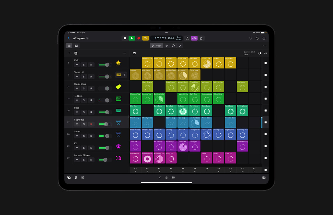 iPad 版 Logic Pro 中的一个录音和乐段制作功能的用户界面。